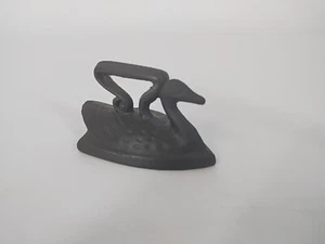 Vtg Cast Iron Miniature Swan/ Duck Shape Iron Art Paperweight Figurine Sales Man - Picture 1 of 4