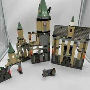 Lego Harry Potter HOGWARTS CASTLE Set 4709 - missing multiple minifigures - Picture 1 of 8