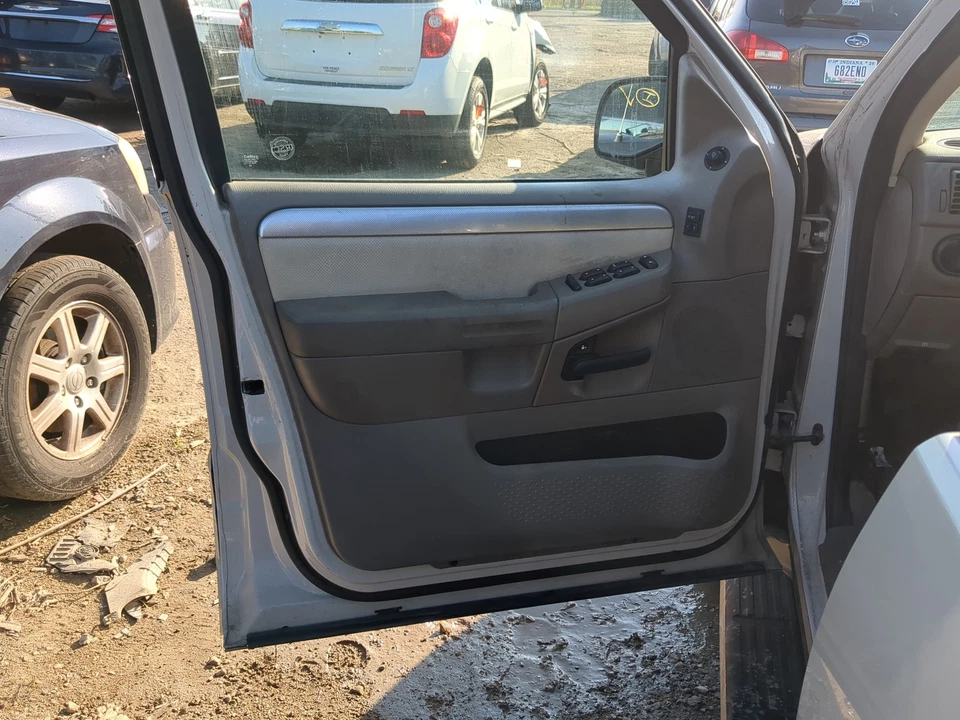 2005 Mercury Mountaineer Front Left Driver Interior Door Panel Trim ZFH8K - Image 1 of 1