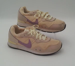 Woman's Nike Sportwear Venture Runner shoes Size 8 - Picture 1 of 8