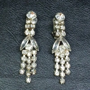 Vintag JULIANA D&E Clip On Dangle Earrings Clear Rhinestone Open Back. 13-247 - Picture 1 of 6