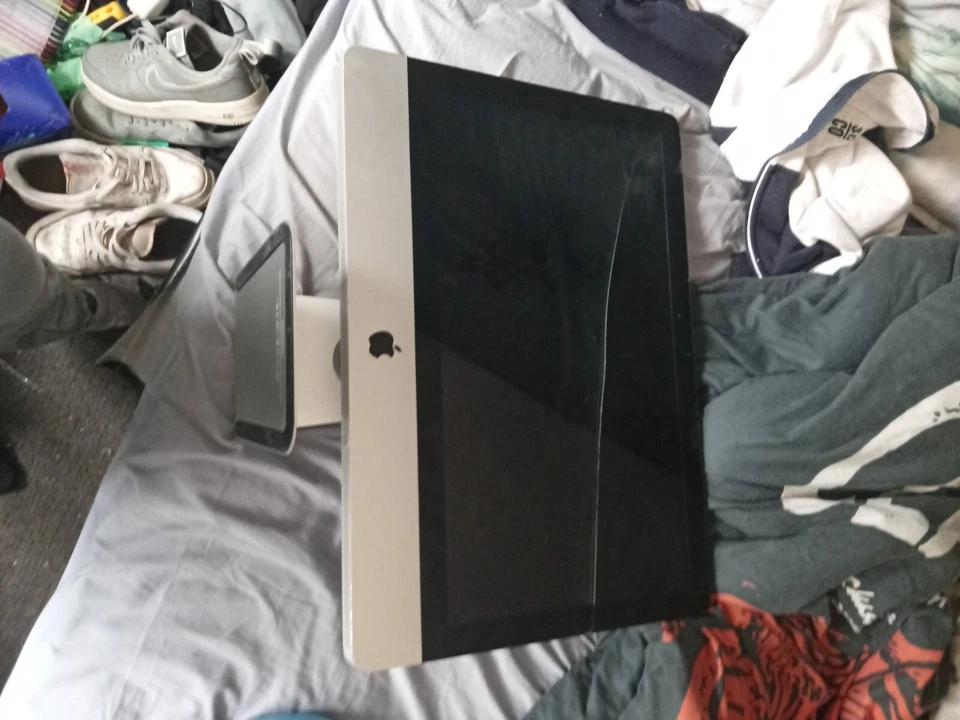 Apple iMac A1311 21.5" (1TB HDD, Intel Core i3, 3.2 GHZ, 4GB) Desktop - MC509B/. - Image 1 of 3