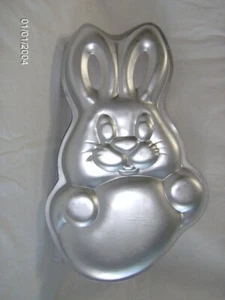 WILTON EASTER BUNNY with EGG NOVELTY SHAPE ALUMINUM CAKE PAN 502-1913 Spring - Picture 1 of 5