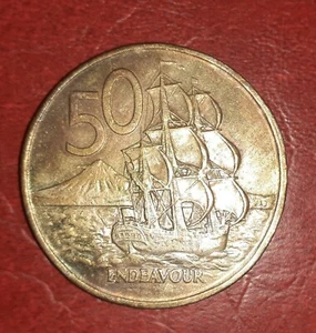1975 50 Elizabeth II Endeavor New Zealand - Picture 1 of 2