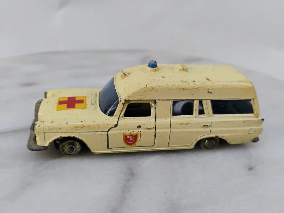 Ambulancia Matchbox King Size Nº K6 Mercedes Benz "Binz" Lesney Inglaterra Foto 1 de 4