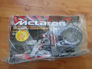 1/8 DEAGOSTINI COSTRUISCI LA TUA MCLAREN MP4/23 LEWIS HAMILTON 2008 F1 EMISSIONE AUTO 5 - Foto 1 di 1
