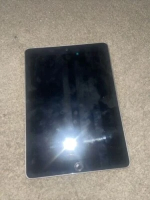 Apple iPad Pro (2nd Generation) come with over 20 movie you can install - Image 1 of 2