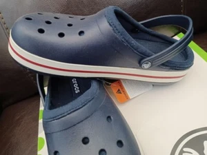 Zoccoli foderati CROC CROCBAND CAYMAN BEACH MAMMUT BAYA SCARPA ~ rosso blu ~ M 10 W 12 ~ nuovi con etichette - Foto 1 di 6