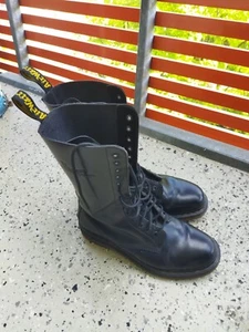Doc Martens 14 loch gr. 44 schwarz kaum getragen - Bild 1 von 2