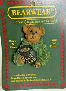 Vintage BOYDS BEAR FOLKWEAR Pin Bear Irish 24k Luck Pot 26158 2000 NEU - Bild 1 von 4