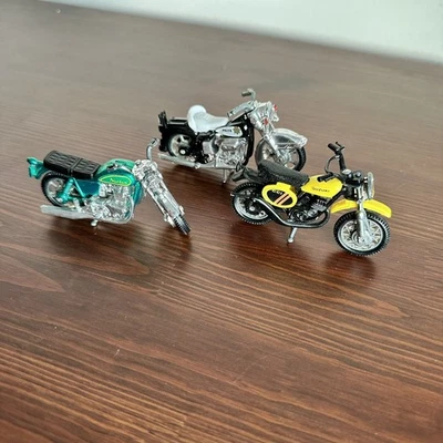 Lot Of 3 Vintage Diecast Motorcycle Suzuki Harley Norton - Image 1 of 4