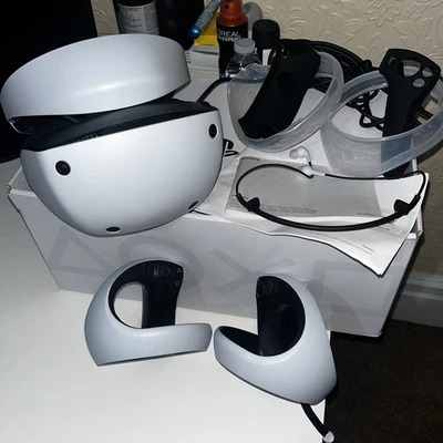 Sony PS5 VR2 Virtual Reality Headset and Controller Set PlayStation with Covers - Image 1 of 4