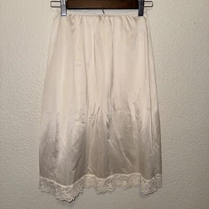 Vintage Beautiful Lorraine Tall-Medium Silky Beige w/Floral Lace Decoration - Picture 1 of 5