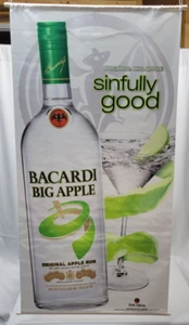 Letrero comercial de tela colgante original de ron manzana Bacardi 47""x25"" -NUEVO - Imagen 1 de 11