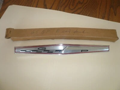 Nuevo de Lote Antiguo Pontiac Grand Prix 1965 cuarto trasero panel emblema 65 GM 4495217 Foto 1 de 3
