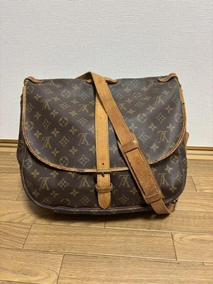Bolso Bandolera Louis Vuitton Saumur 35 M42254 Monograma Lona Marrón Unisex Usado Foto 1 de 4