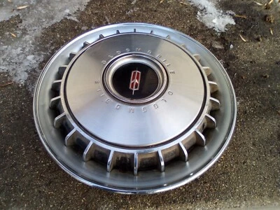 Oldsmobile Cutlass F85 98 88 1967 cubierta de rueda tapacubos Cutlass 14" OEM 67 Foto 1 de 3