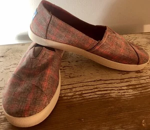 Zapatillas sin cordones Toms para mujer rojas grises a cuadros talla 9 - Imagen 1 de 7