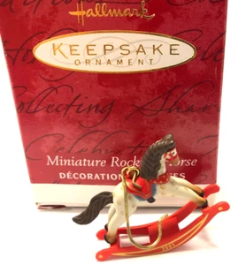 Hallmark Mini Schaukelpferd Weihnachtsschmuck Neu in Verpackung - Bild 1 von 3