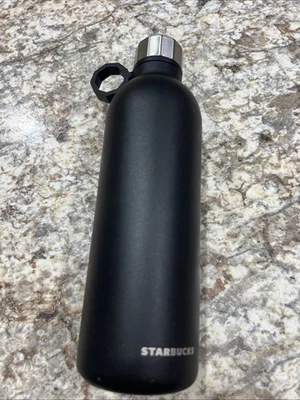 Gancho de goma negro mate para botella de agua aislada Starbucks de 20 OZ Foto 1 de 4