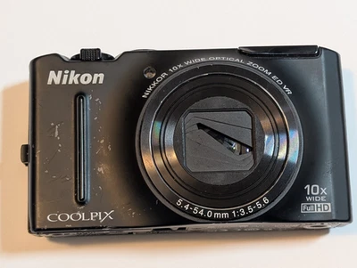 Câmera Digital Nikon Coolpix S8100 Preta 12.1 MP 10x Zoom Lente Cortina Problema - Imagem 1 de 4