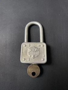 Vintage Old Master Lock Walking Lion 77 Padlock USA - With Key - Picture 1 of 3