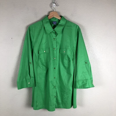 Camisa Laura Scott para mujer 3X verde elástica detalle dorado bolsillos abotonados lengüeta enrollable Foto 1 de 4