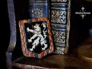 Intriguing Antique Trench Art Belgian Heraldic Snakeskin Leather Pin Badge - Picture 1 of 4