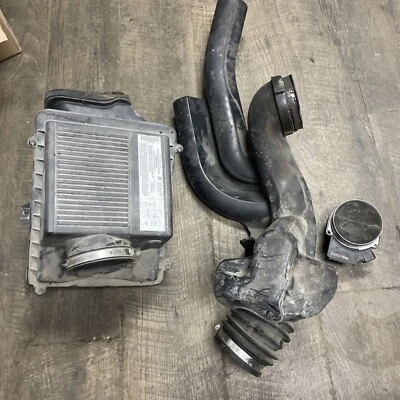 99-06 Suburban Tahoe 5.3L 6.0L Intake Air Cleaner Box Housing Mass Airflow OEM - Image 1 of 4