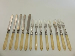(ref288CR) Cubiertos antiguos de hueso de ganado bovino con mango ornamentado 5 knvs y 8 fks - Imagen 1 de 4