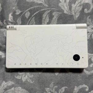 Nintendo DSi Konsole Reshiram & Zekrom Edition Pokemon Weiß GEBRAUCHT Funktioniert - Bild 1 von 3