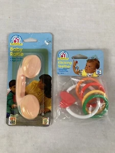 Vintage Kinderzimmer braucht Baby Rassel klick Beißring Spielzeug Sanitoy 1991 Neu in Verpackung Posten - Bild 1 von 7