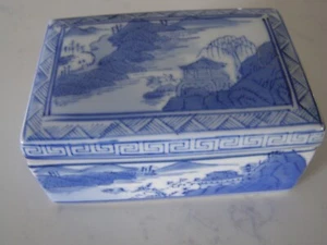 Antique Qianlong Chinese Blue and White Porcelain Lidded Ink Box - Picture 1 of 7