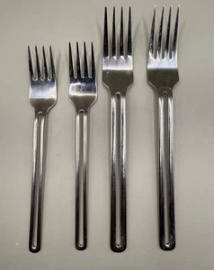 TOWLE Nordic 2 Salad Forks & 2 Dinner Forks Stainless 18/10 Glossy - Picture 1 of 13