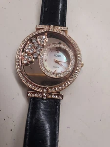 XOXO - Schöne Herz Strass Uhr Roségold Leder braucht Batterie - Bild 1 von 7