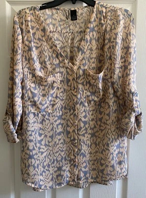 Blusa Top BKE Boutique Transparente con Botones Talla Mediana Estampado Animal Melocotón/Gris Foto 1 de 4