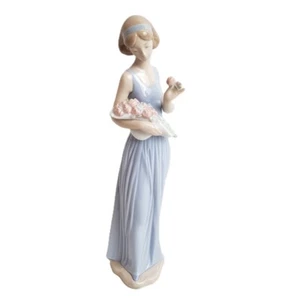 Vintage #1350 NAO by LLADRO "My Little Bouquet" Figurine – Daisa 1999 #65830 - Picture 1 of 11