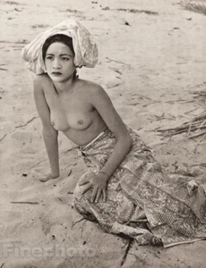 1955 Vintage MALAY FEMALE NUDE Asian Oriental Beach JOHN EVERARD Photo Gravure - Picture 1 of 1