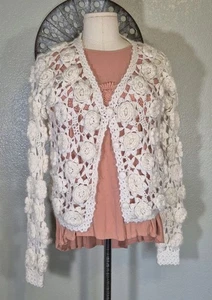 Winks Boutique 3D Rosenmotive Häkel Strickjacke Damen Gr. M Creme Langarm   - Bild 1 von 8
