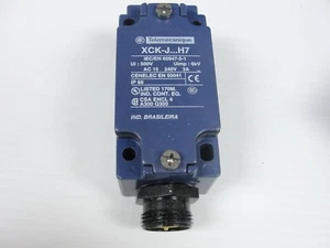NIB Telemecanique Limit Switch Body with Receptacle Con. ZCKJ1547. Loc II-36. - Picture 1 of 5