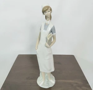 Lladro Nurse Holding Charts Porcelain Figurine 16" - Picture 1 of 12