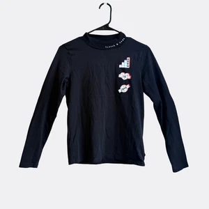 Camiseta Scotch & Soda Born To Love Gráfica Cuello Simulado Negra XS NUEVA SIN ETIQUETAS - Imagen 1 de 6
