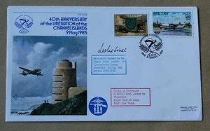 CHANNEL ISLANDS 40TH ANNIVERSARY OF LIBERARTION 1985 COVER SIGNED LESLIE SINEL - Picture 1 of 2
