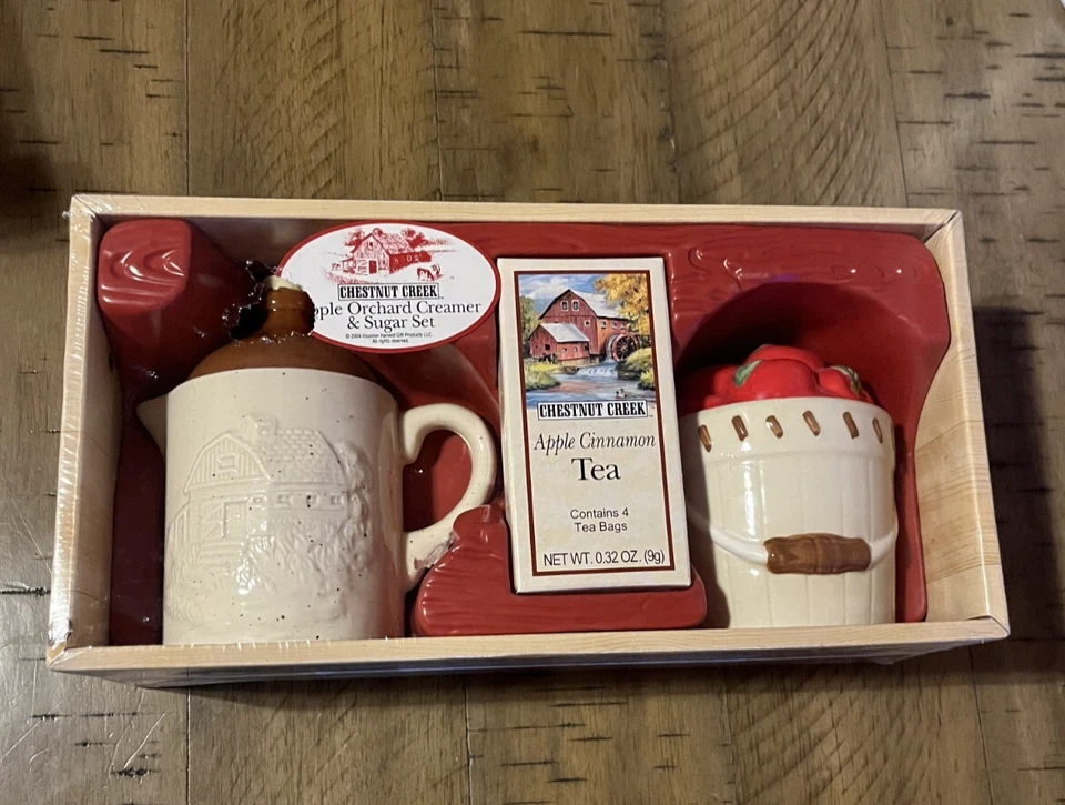 Chestnut Creek Apple Orchard Creamer & Sugar Set 2004 With Tea Bags