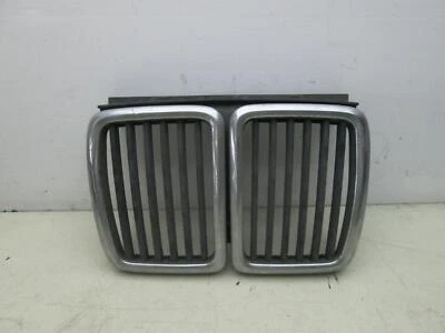BMW E30 325i 318is 325e parrilla central OEM 51131945877 (USADO) Foto 1 de 4