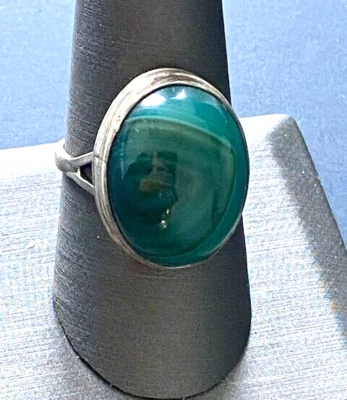 HANDMADE 925 STERLING SILVER AND MALACHITE RING SIZE 9.5 - Image 1 of 4