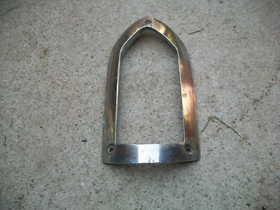 Dodge Coronet Regent 1950-1951 RARO Bonito bisel de luz trasera Mopar # 1340352 Foto 1 de 4