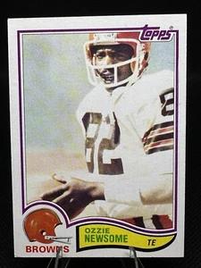 1982 Topps OZZIE NEWSOME #67 CLEVELAND BROWNS - NM - Picture 1 of 3