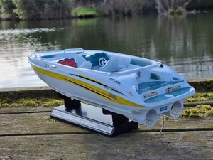 High-Speed 2.4GHz Remote Control Racing Boat - Ultimate Water Fun - Picture 1 of 22
