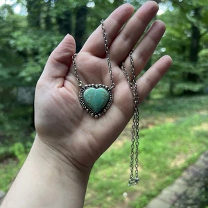 925 Sterling Silver Green Kingman Turquoise Heart Necklace Fixed Chain - Picture 1 of 12